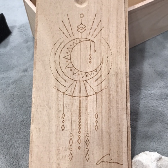 Aviva Stanoff Carved Gift Box of Sage and Crystals New - Picture 8 of 9